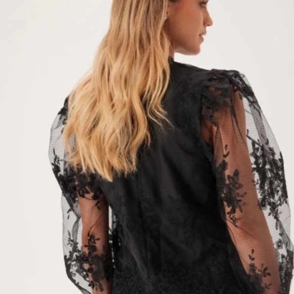 BNWT YAS Black Lace Blouse Size Large - Picture 3 of 12